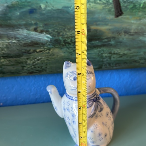 Vintage Blue and White ceramic Asian Cat Teapot Don’t you love that face. ! - Picture 3 of 8